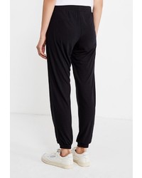 Женские черные спортивные штаны от Спартак