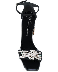 Черные туфли с украшением от Giuseppe Zanotti Design