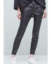 Черные узкие брюки от Mango