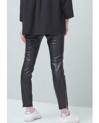 Черные узкие брюки от Mango