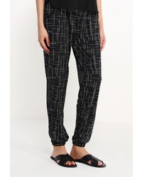 Черные узкие брюки от QED London