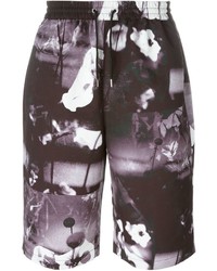 Мужские черные шорты с цветочным принтом от McQ by Alexander McQueen