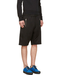 Мужские черные шорты от McQ