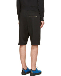 Мужские черные шорты от McQ