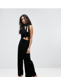 Черный бархатный комбинезон с вырезом