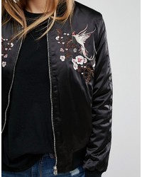 Женский черный бомбер с вышивкой от Pimkie