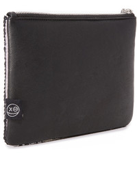 Черный клатч с пайетками от Mua Mua