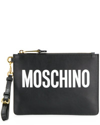 Черный клатч с принтом от Moschino