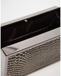 Черный клатч со змеиным рисунком от Dune
