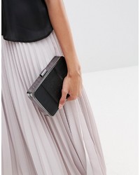 Черный клатч от French Connection