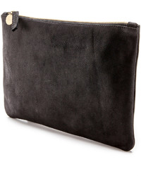 Черный клатч от Clare Vivier