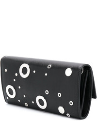 Черный клатч от Alexander McQueen