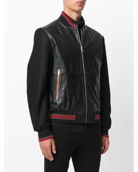 Мужской черный кожаный бомбер от McQ