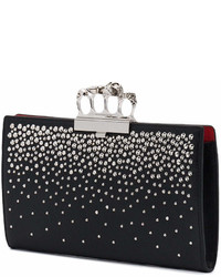 Черный кожаный клатч с шипами от Alexander McQueen