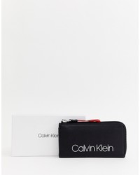 Черный кожаный клатч от Calvin Klein