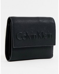 Черный кожаный клатч от Calvin Klein