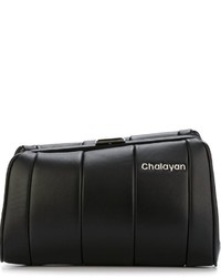 Черный кожаный клатч от Chalayan