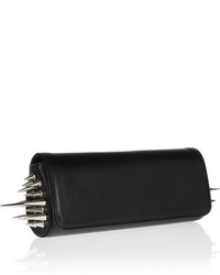 Черный кожаный клатч от Christian Louboutin