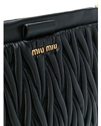 Черный кожаный клатч от Miu Miu