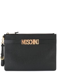 Черный кожаный клатч от Moschino