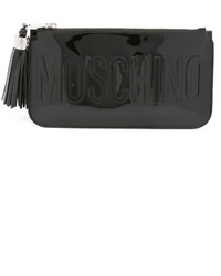 Черный кожаный клатч от Moschino