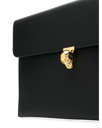 Черный кожаный клатч от Alexander McQueen