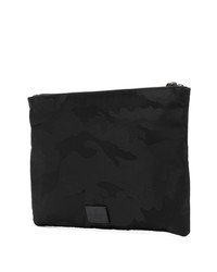 Мужской черный кожаный мужской клатч с камуфляжным принтом от Valentino
