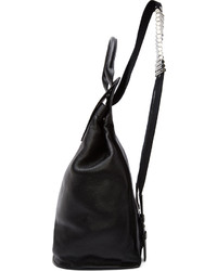 Мужской черный кожаный рюкзак от McQ