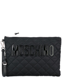 Черный кожаный стеганый клатч от Moschino