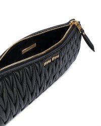 Черный кожаный стеганый клатч от Miu Miu