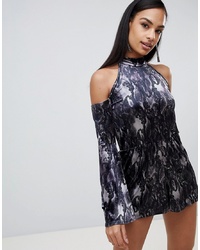 Черный комбинезон с шортами со змеиным рисунком