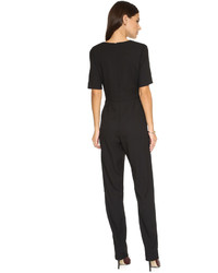 Черный комбинезон от WAYF