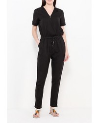 Черный комбинезон от Volcom