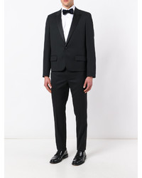 Черный костюм от Saint Laurent