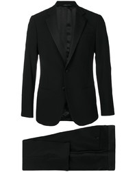 Черный костюм от Giorgio Armani