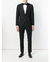 Черный костюм от Lardini