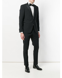 Черный костюм от Lardini