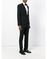 Черный костюм от Saint Laurent