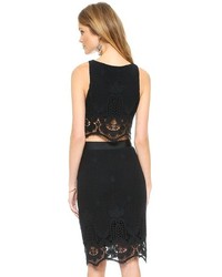 Черный кружевной укороченный топ от Miguelina