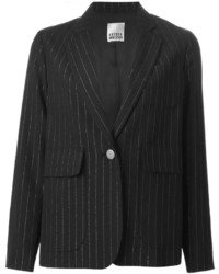Черный пиджак в вертикальную полоску