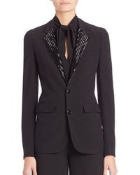 Черный пиджак с пайетками с украшением