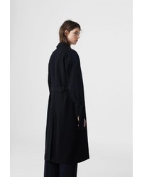 Женский черный плащ от Mango