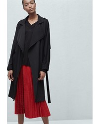 Женский черный плащ от Mango