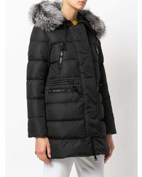 Женский черный пуховик от Moncler