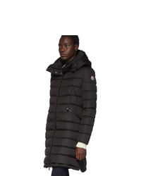 Женский черный пуховик от Moncler