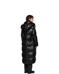 Женский черный пуховик от Moncler