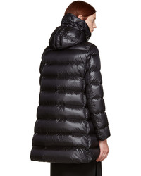 Женский черный пуховик от Moncler