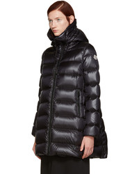 Женский черный пуховик от Moncler