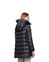 Женский черный пуховик от Moncler