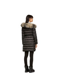 Женский черный пуховик от Moncler